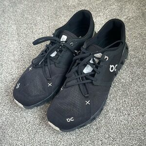 ON CLOUD Men’s size US 10 Cloud x 4 sneakers black eclipse